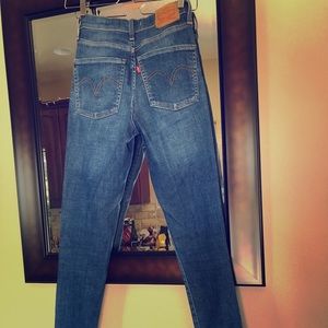 Skinny high waisted jeans